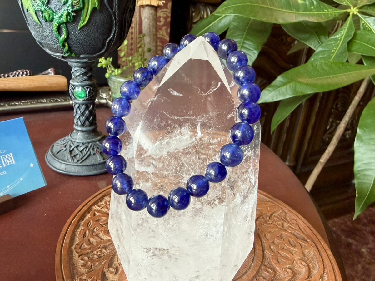 最高品質・宝石質　サファイア　約9φ　～知性の輝き～